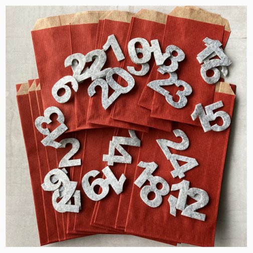 DIY Tee-se-itse joulukalenteri (harmaat numerot)