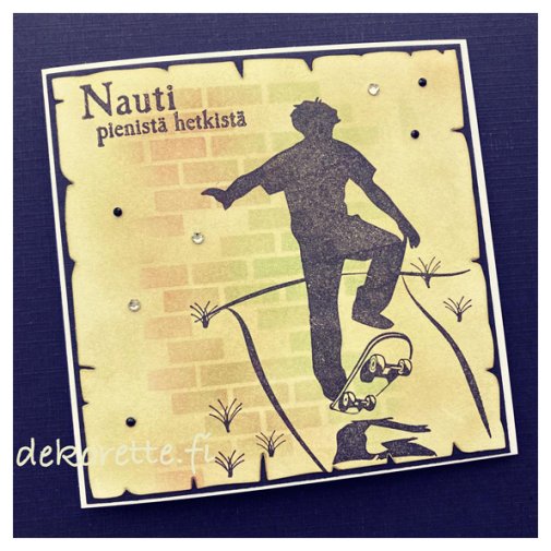 Card with Finnish text: Nauti pienistä hetkistä